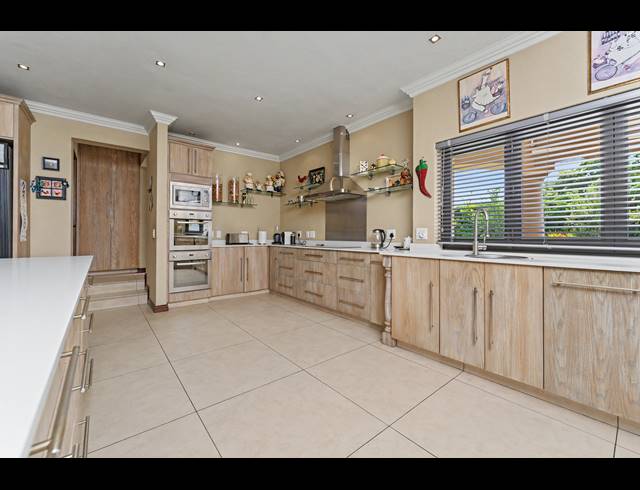 5 BEDROOM FREEHOLD FOR SALE IN BLUE VALLEY GOLF ESTATE